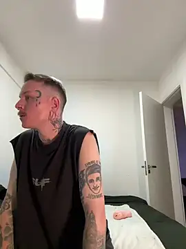 Snapshot of CrisBohn chatting on 03/22/25, 12:28 CrisBohn online show from 03/22/25, 12:28