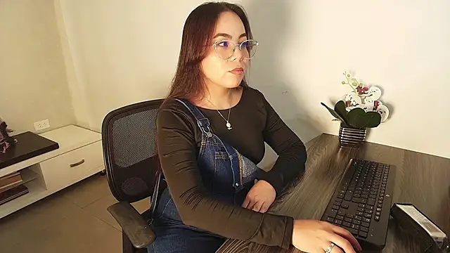  Victoria Collins online show from 10/17/25, 11:13