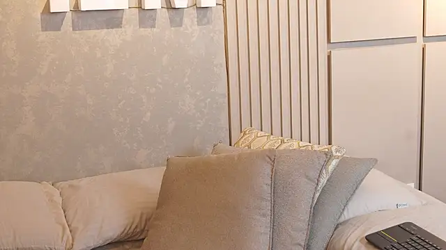 Susan wall online show from 09/17/25, 01:24