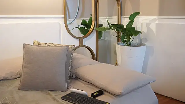 Susan wall online show from 09/21/25, 03:57