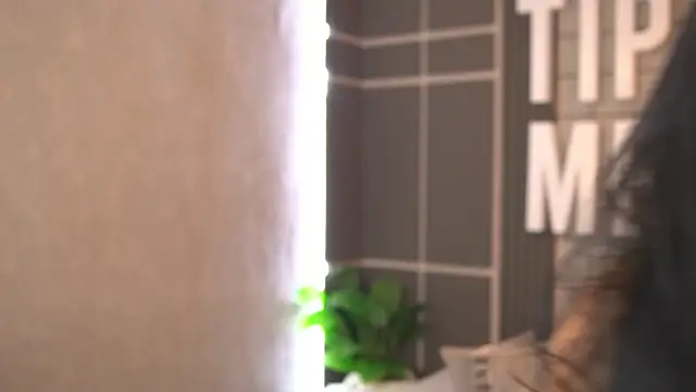 Susan wall online show from 10/03/25, 02:58