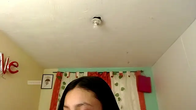 Snapshot of vale_miel chatting on 09/11/25, 05:46 vale miel online show from 09/11/25, 05:46