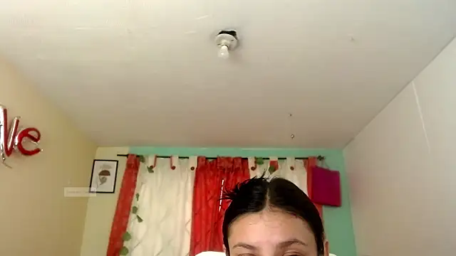 Snapshot of vale_miel chatting on 09/20/25, 03:13 vale miel online show from 09/20/25, 03:13