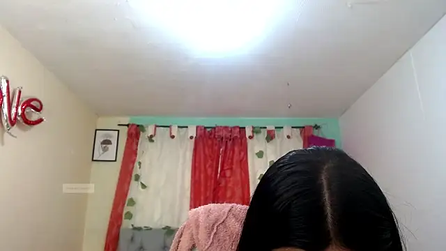 Snapshot of vale_miel chatting on 09/23/25, 06:11 vale miel online show from 09/23/25, 06:11