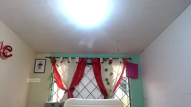 Snapshot of vale_miel chatting on 09/27/25, 06:24 vale miel online show from 09/27/25, 06:24