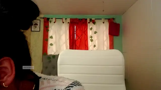 Snapshot of vale_miel chatting on 10/03/25, 06:38 vale miel online show from 10/03/25, 06:38
