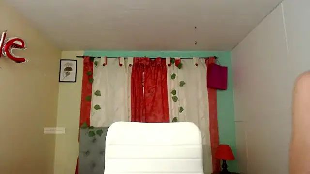 Snapshot of vale_miel chatting on 10/09/25, 07:23 vale miel online show from 10/09/25, 07:23