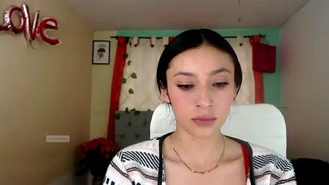 Snapshot of vale_miel chatting on 10/24/25, 07:10 vale miel online show from 10/24/25, 07:10