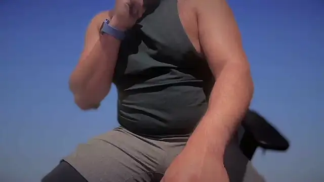 CloudyMuscleBeefy online show from 10/16/25, 03:57