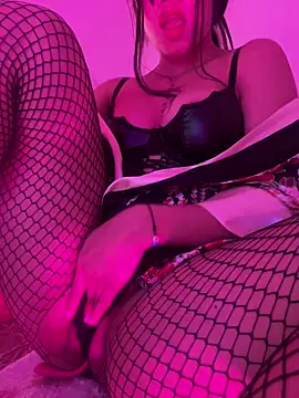 casieee love online show from 10/24/25, 12:56