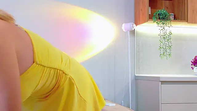 StarrShinee online show from 09/20/25, 02:45