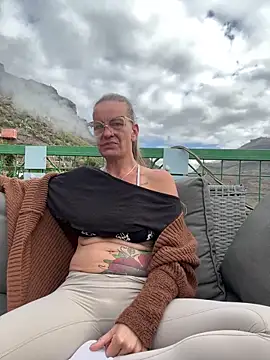 LucyLingerie78 online show from 04/23/26, 08:57