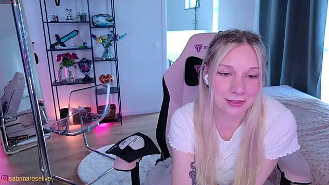 Snapshot of SabrinaRosed chatting on 05/31/26, 05:31 SabrinaRosed online show from 05/31/26, 05:31