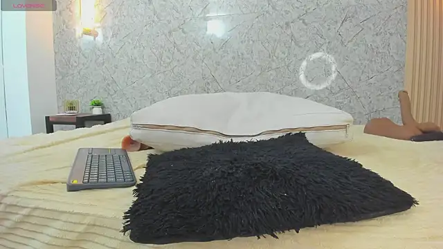 Antonella west online show from 04/21/26, 01:42