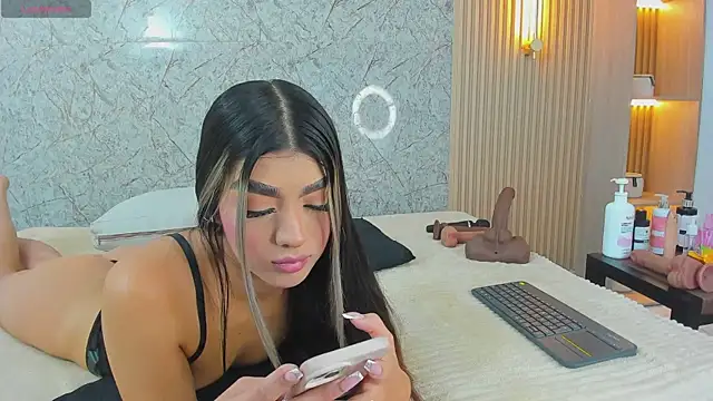 Snapshot of Antonella_west chatting on 05/04/26, 10:17 Antonella west online show from 05/04/26, 10:17