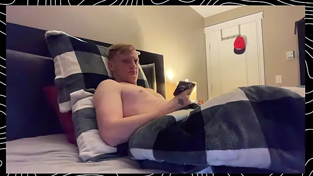 Snapshot of lustylyndon chatting on 12/21/25, 07:37 lustylyndon online show from 12/21/25, 07:37