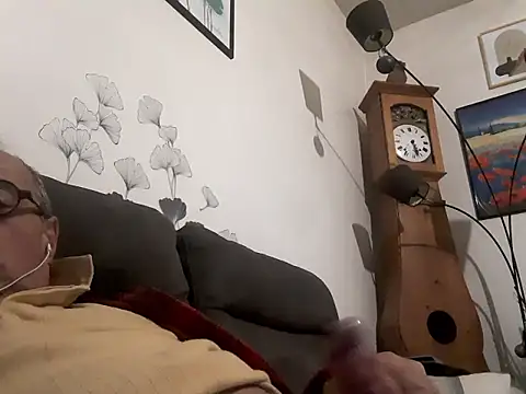 Vince072 online show from 09/16/25, 07:04