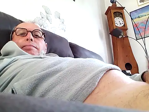 Vince072 online show from 09/25/25, 09:24