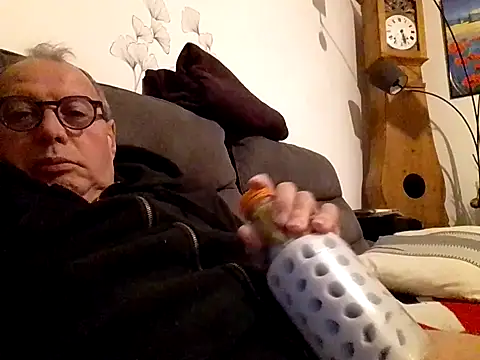 Vince072 online show from 10/13/25, 05:07