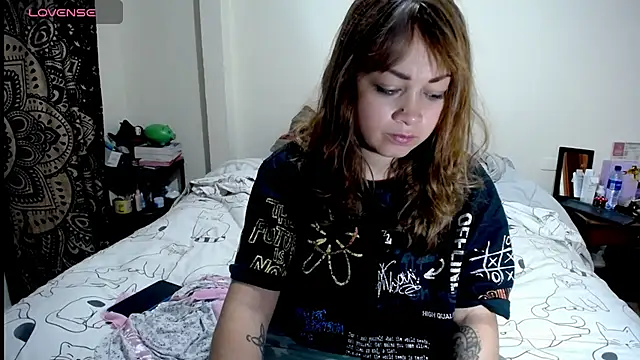Snapshot of Violet_Bosh chatting on 11/25/25, 02:17 Violet Bosh online show from 11/25/25, 02:17