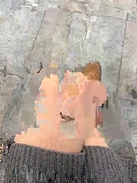 xiaoyuan01 online show from 10/28/25, 04:49