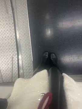 xiaoyuan01 online show from 12/23/25, 01:36