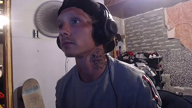 Snapshot of mastertrap chatting on 09/21/25, 03:41 mastertrap online show from 09/21/25, 03:41