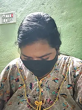 Liyaa 24 online show from 02/05/26, 12:15