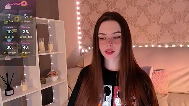 Snapshot of HolyMiax chatting on 06/19/26, 03:55 HolyMiax online show from 06/19/26, 03:55