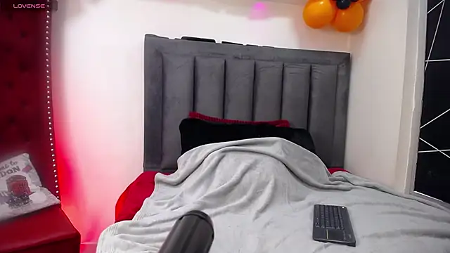 EmmaJhomson online show from 10/14/25, 08:20