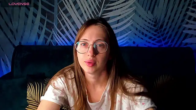 Snapshot of ChristyCrayme chatting on 10/14/25, 11:38 ChristyCrayme online show from 10/14/25, 11:38