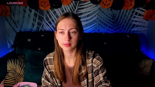 Snapshot of ChristyCrayme chatting on 10/21/25, 10:10 ChristyCrayme online show from 10/21/25, 10:10