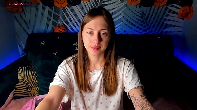 Snapshot of ChristyCrayme chatting on 10/22/25, 11:48 ChristyCrayme online show from 10/22/25, 11:48