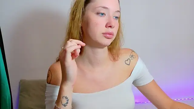 Snapshot of Ivanna__Rose chatting on 07/05/26, 04:25 Ivanna Rose online show from 07/05/26, 04:25