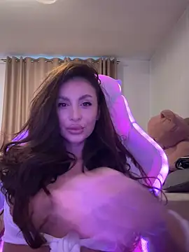 LunaBex online show from 10/28/25, 05:44