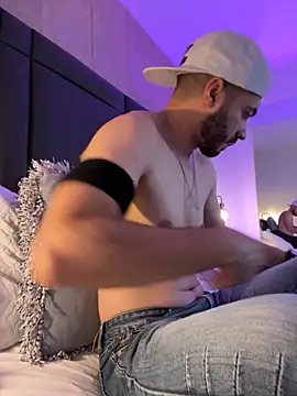 AxelThompson  online show from 09/17/25, 11:23