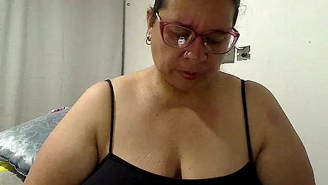 Snapshot of luciana69hot chatting on 06/03/26, 11:21 luciana69hot online show from 06/03/26, 11:21
