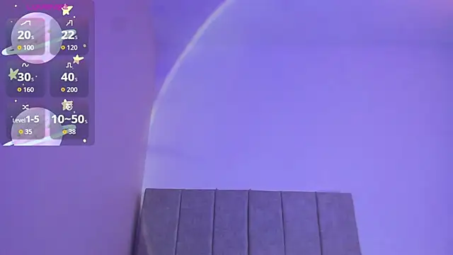 liiamluna  online show from 10/07/25, 09:39