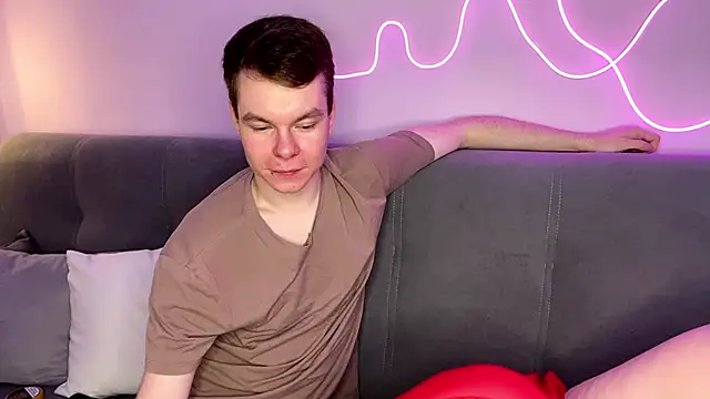 julielourens online show from 10/18/25, 08:26