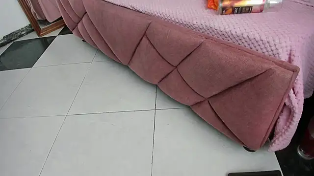 viollettaa  online show from 03/22/26, 05:16