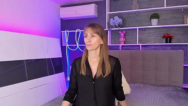 ChristyBrook online show from 11/28/25, 07:38