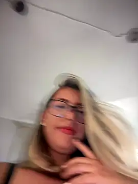 sara calderon online show from 09/13/25, 01:22