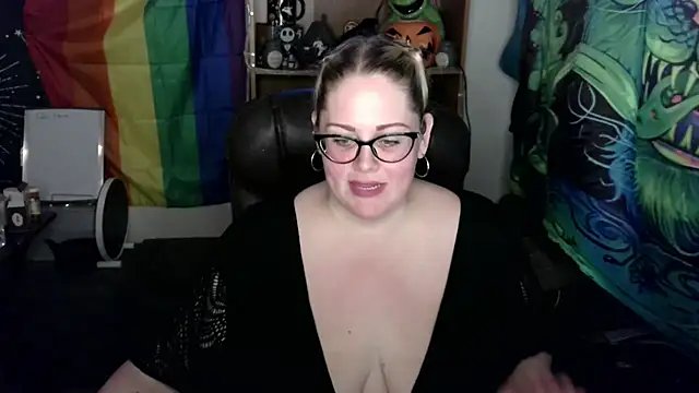 Snapshot of Kinky_Witch chatting on 07/08/26, 12:04 Kinky Witch online show from 07/08/26, 12:04