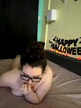 Snapshot of HaleyAyush chatting on 10/26/25, 05:19 HaleyAyush online show from 10/26/25, 05:19