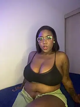 Snapshot of Alexia_24 chatting on 05/25/26, 01:11 Alexia 24 online show from 05/25/26, 01:11