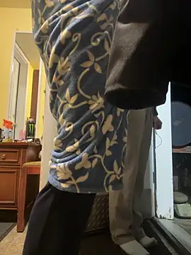 Snapshot of SoftLeini chatting on 10/15/25, 10:26 SoftLeini online show from 10/15/25, 10:26