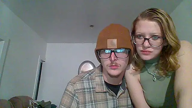 Snapshot of SoftLeini chatting on 11/16/25, 04:23 SoftLeini online show from 11/16/25, 04:23