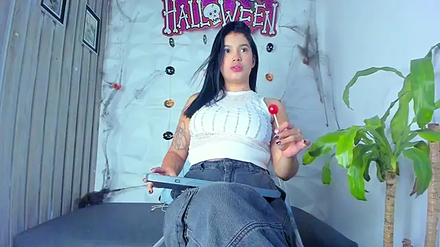 Snapshot of zarahcoxx chatting on 10/18/25, 03:53 zarahcoxx online show from 10/18/25, 03:53