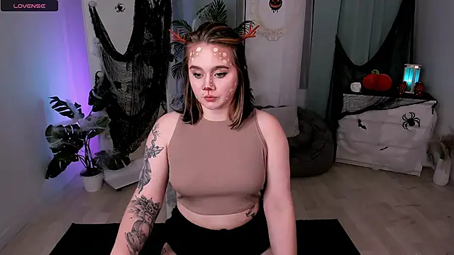 lunaalli online show from 10/28/25, 04:09