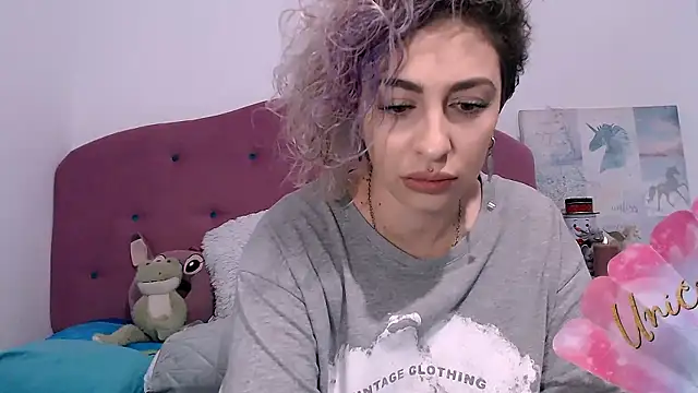 Snapshot of AAARUNY chatting on 01/17/26, 12:43 AAARUNY online show from 01/17/26, 12:43